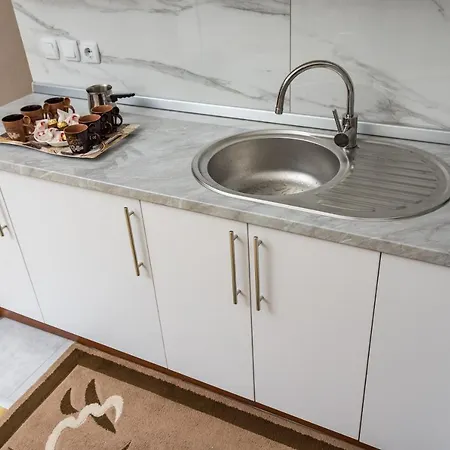 Lazar Apartament Pale